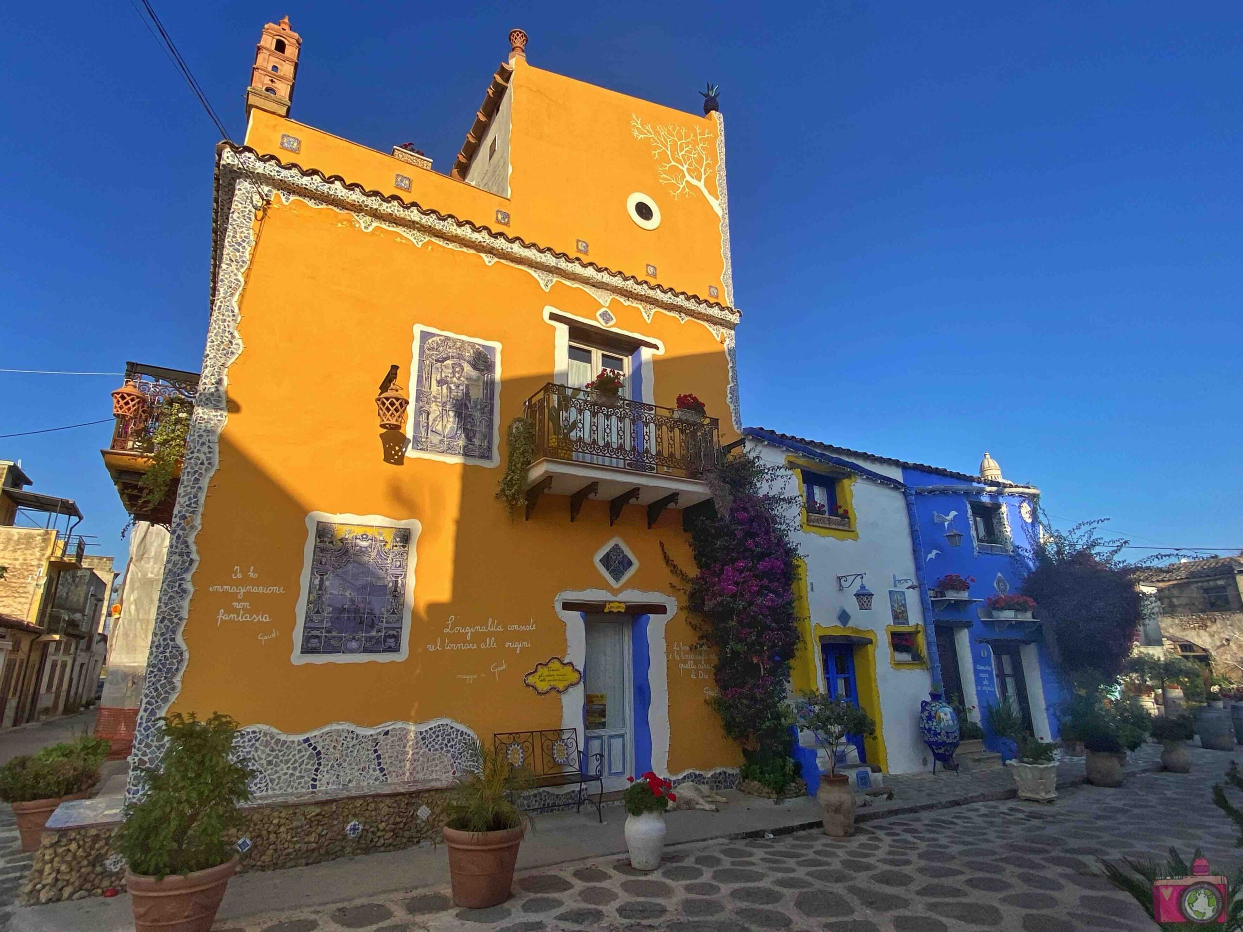 Borgo Parrini casette colorate