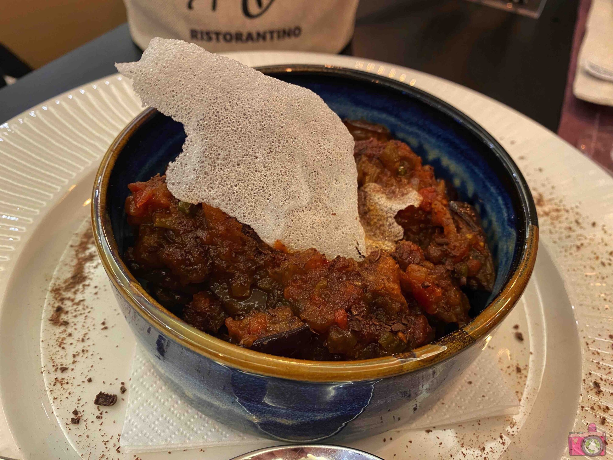 Caponata di melanzane con scaglie di cioccolato L'Amuri