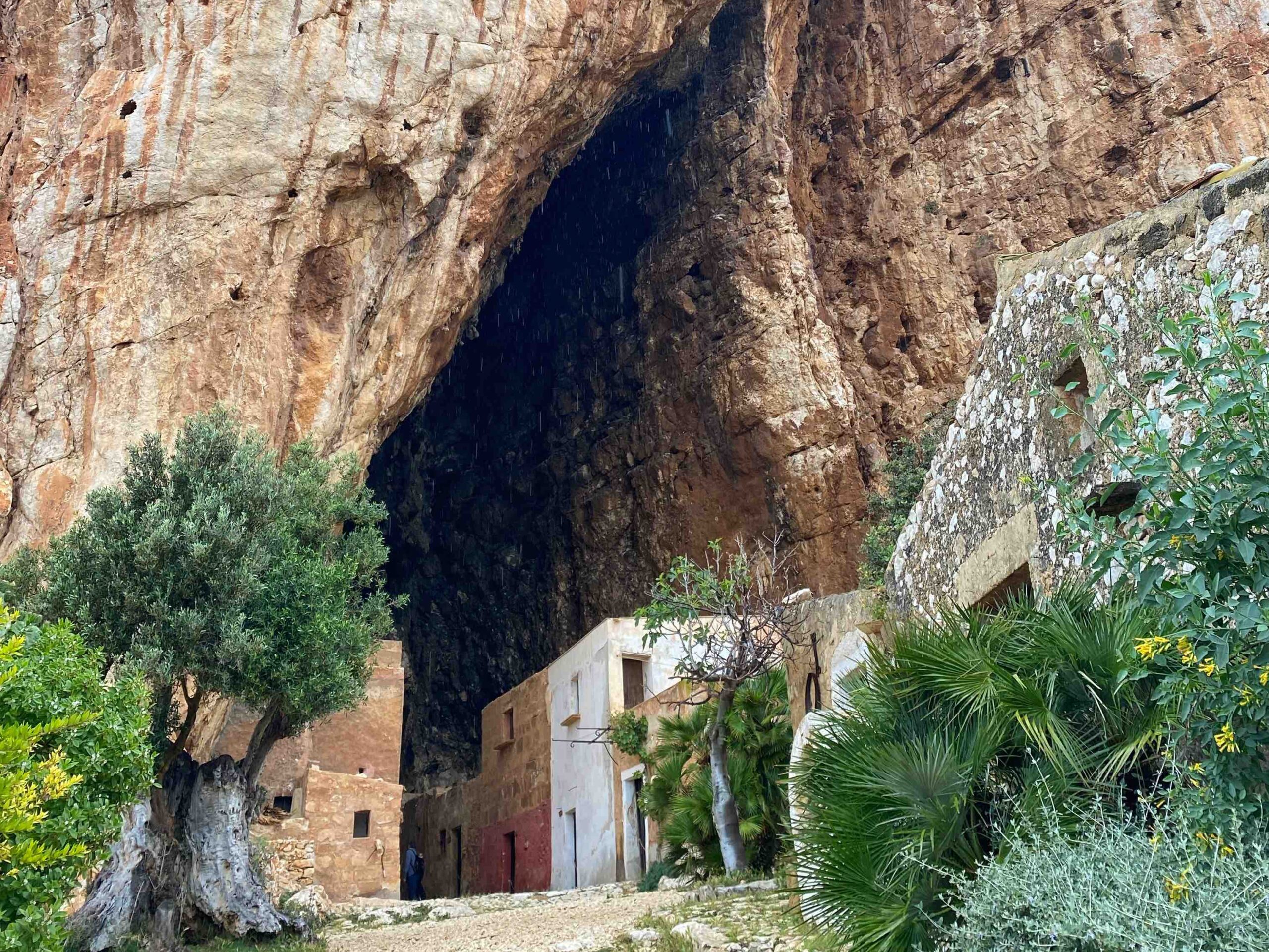 Visitare la Grotta Mangiapane in Sicilia