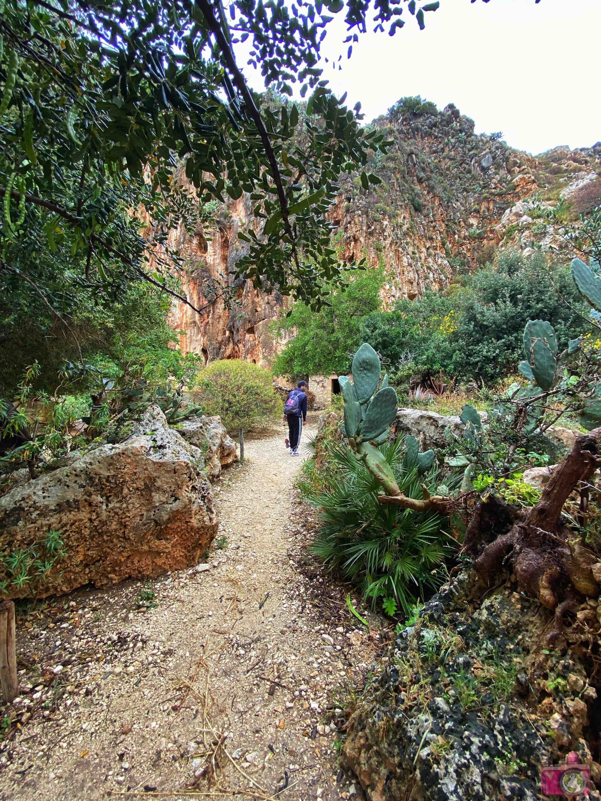 Grotta Mangiapane sentiero