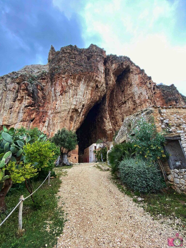 Visitare Grotta Mangiapane in Sicilia