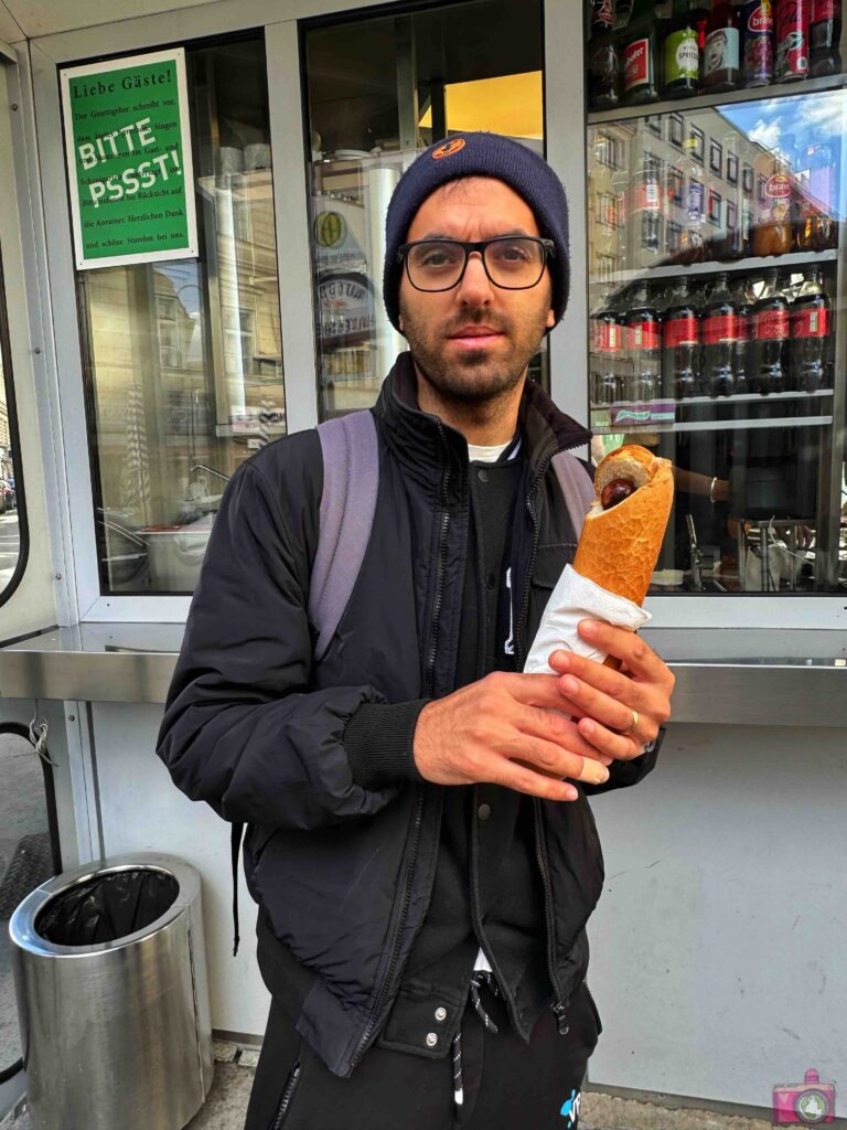 Hot dog Würstelstand zum Hohen Markt